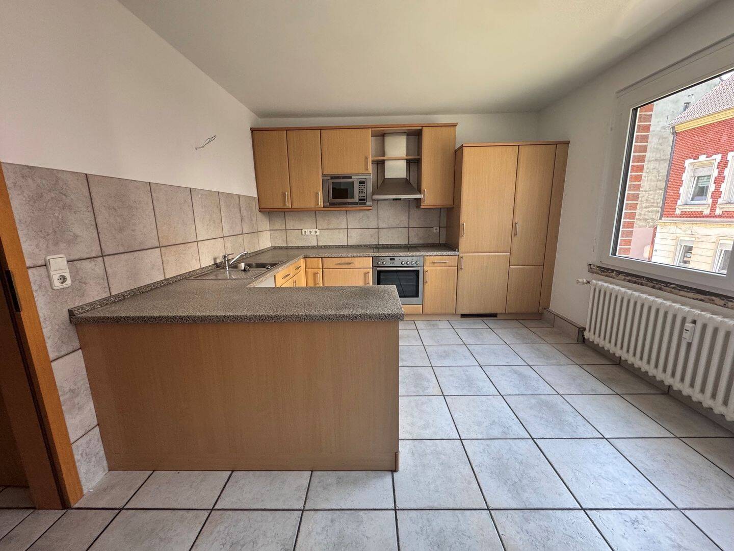 Gut aufgeteilte 2,5 Raum Wohnung mit Balkon und Einbauküche