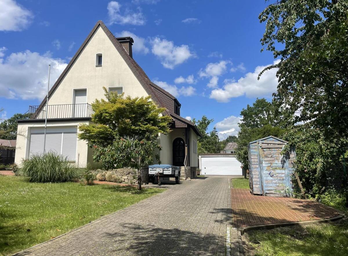Charme, Substanz und Perspektive - Einfamilienhaus mit Doppelgarage in Bad Essen - Wittlage! – 49152 Bad Essen – Bild 1 von 9