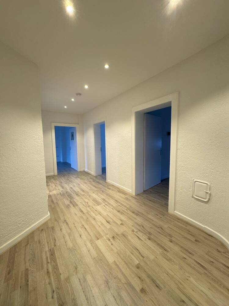 Helle renovierte 4-ZKB Wohnung mit Balkon in verkehrsgünstiger Lage