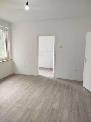Teilsanierte 2-Zimmer-Wohnung im 1.OG-frisch renoviert und zentral gelegen. – 45143 Essen – Vorschaubild 8