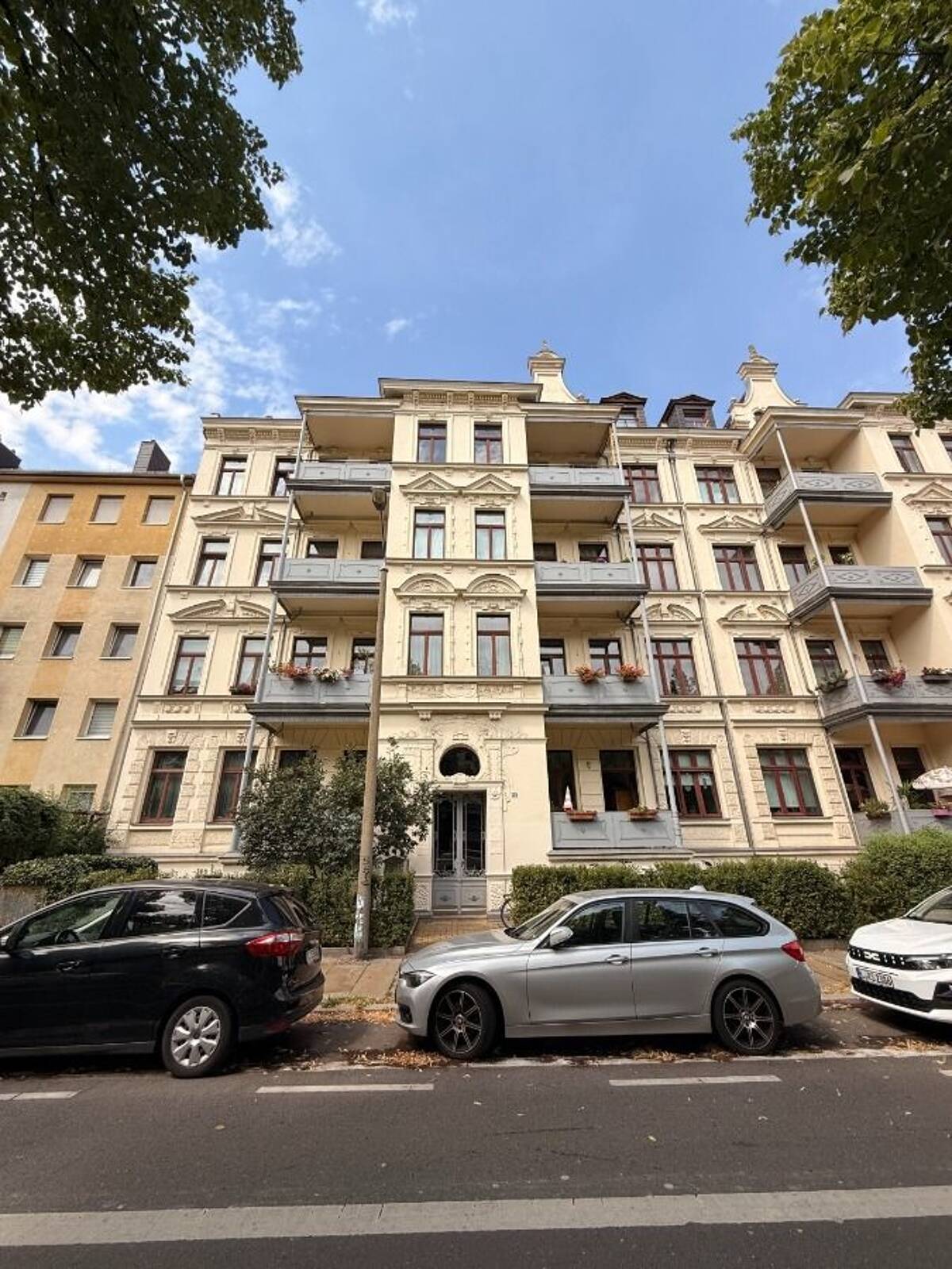 // 2- Raum Dachgeschoss Wohnung auf zwei Ebenen // ab 01.10.26 – 4275 Leipzig – Bild 1 von 3