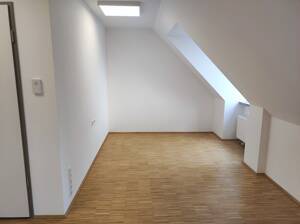 Geräumige, bezugsfreie 1,5-Zimmer im DG mit EBK, NUR FÜR STUDENTEN zu vermieten -WE18- – 91054 Erlangen – Vorschaubild 8