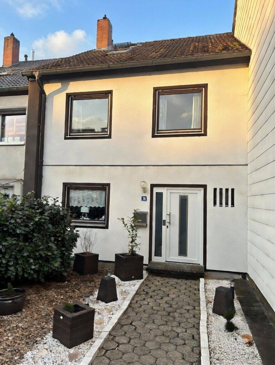 Gepflegtes Reihenmittelhaus in bester Wohnlage im Süden von Nürnberg – Nürnberg – Vorschaubild 2