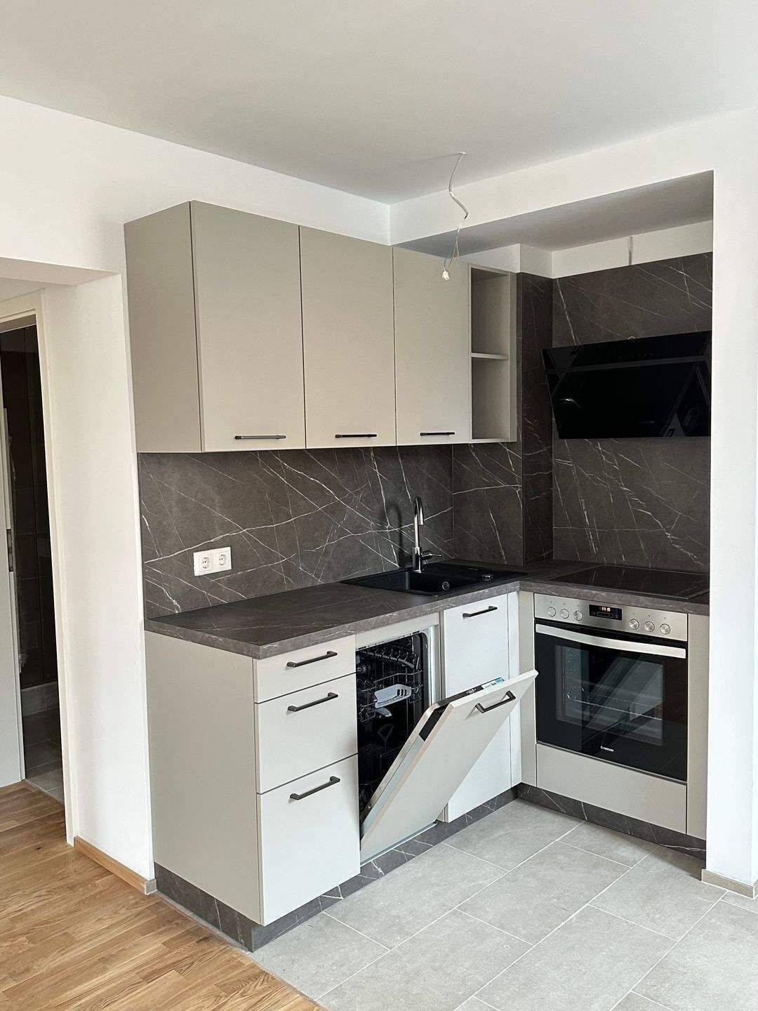 2 Zimmer mit Einbauküche und Stellplatz