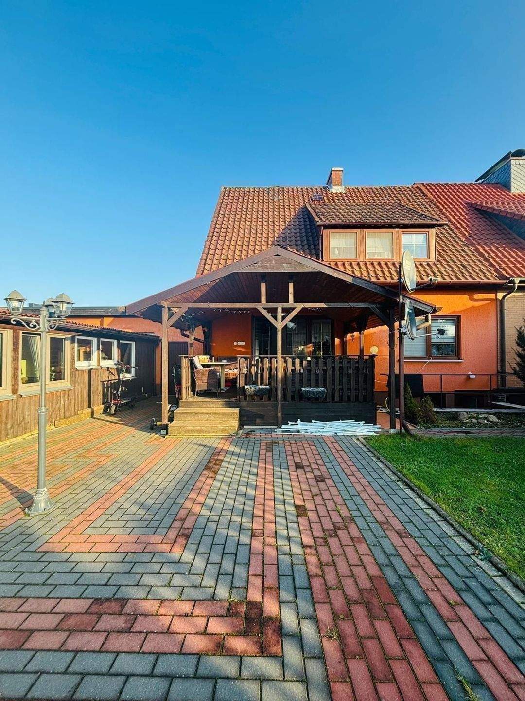 Modernisierte Doppelhaushälfte in Toplage von Bomlitz – Flexibel nutzbar als Ein- oder Zweifamilienhaus mit großem Grundstück – Bomlitz – Bild 1 von 9