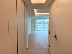 Design trifft Hafenflair: Exklusives Apartment mit Sonnenbalkon und Hafenblick – 20457 Hamburg – Vorschaubild 3