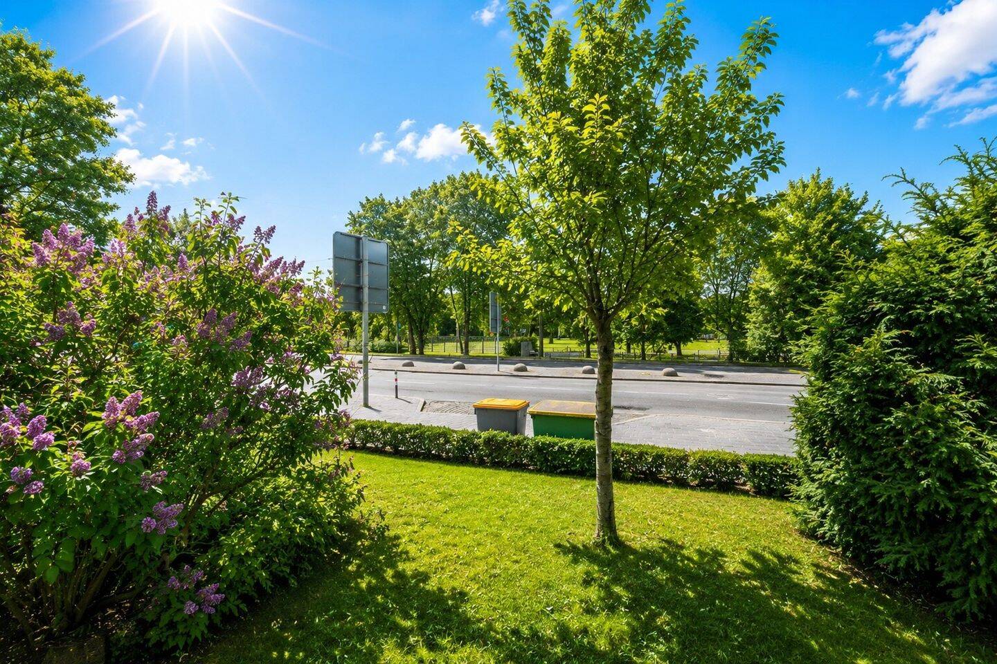 Hitze draußen. Wohnkomfort drinnen. 4-Zi.-EG-Wohnung am Cramer-Klett-Park!