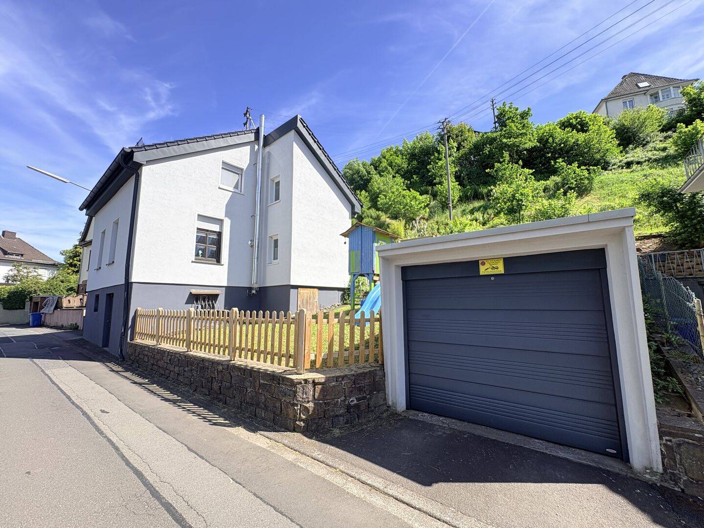 Modernisiertes Einfamilienhaus mit Garten und Garage in guter Zentrumslage! – Wissen – Vorschaubild 3
