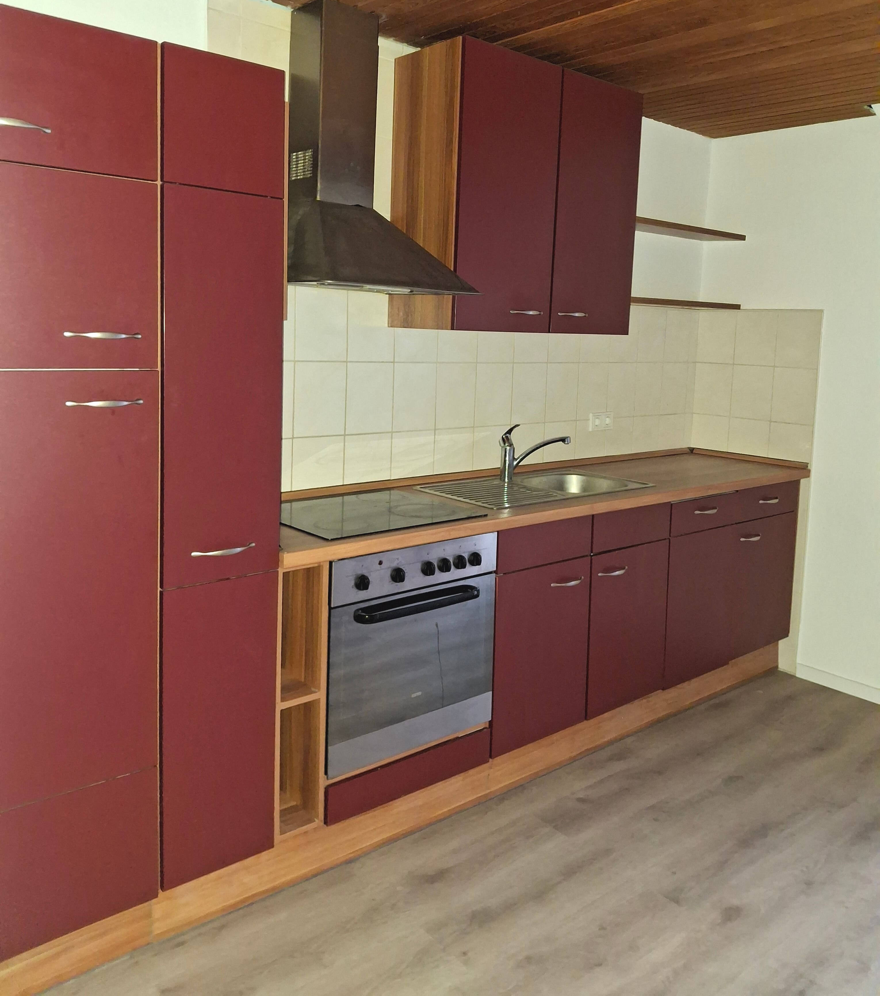 Schöne 3 ZKB mit Einbauküche und großem Balkon im 3.OG zu vermieten