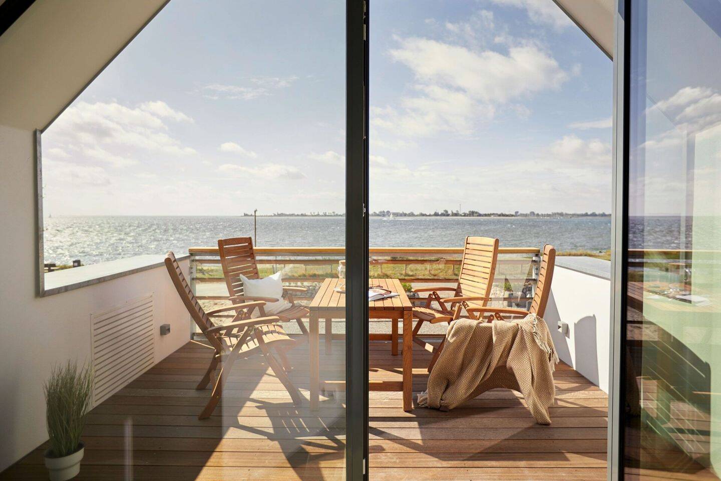 ++ EIGENNUTZUNG UND / ODER VERMIETUNG ++ Boutique-Strandvillen mit traumhaften Meerblick. – Fehmarn – Bild 1 von 9