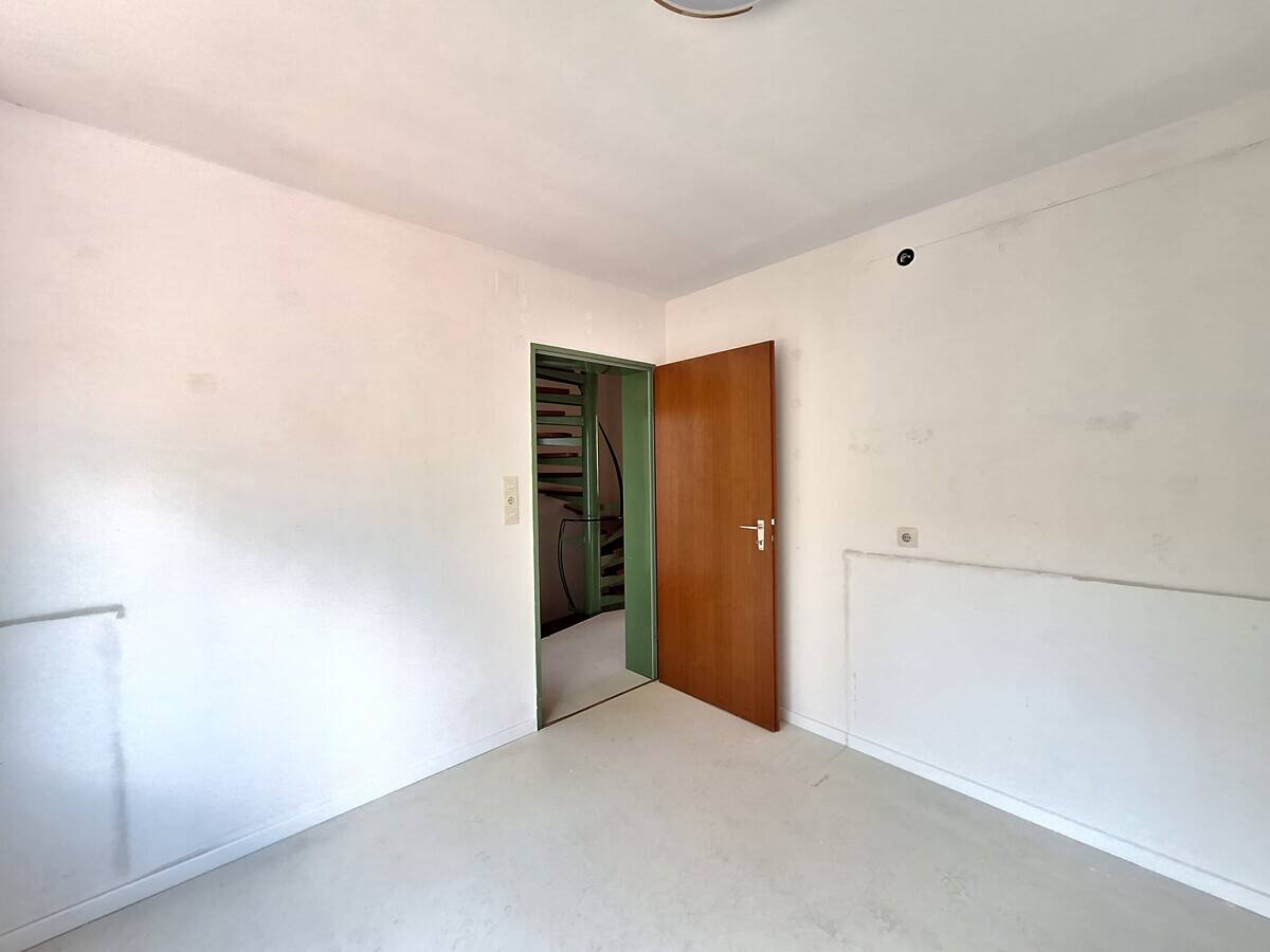 Perfekt für die Familie: Reihenmittelhaus in guter und ruhiger Lage mit Garten und Garage – Nürnberg – Vorschaubild 7