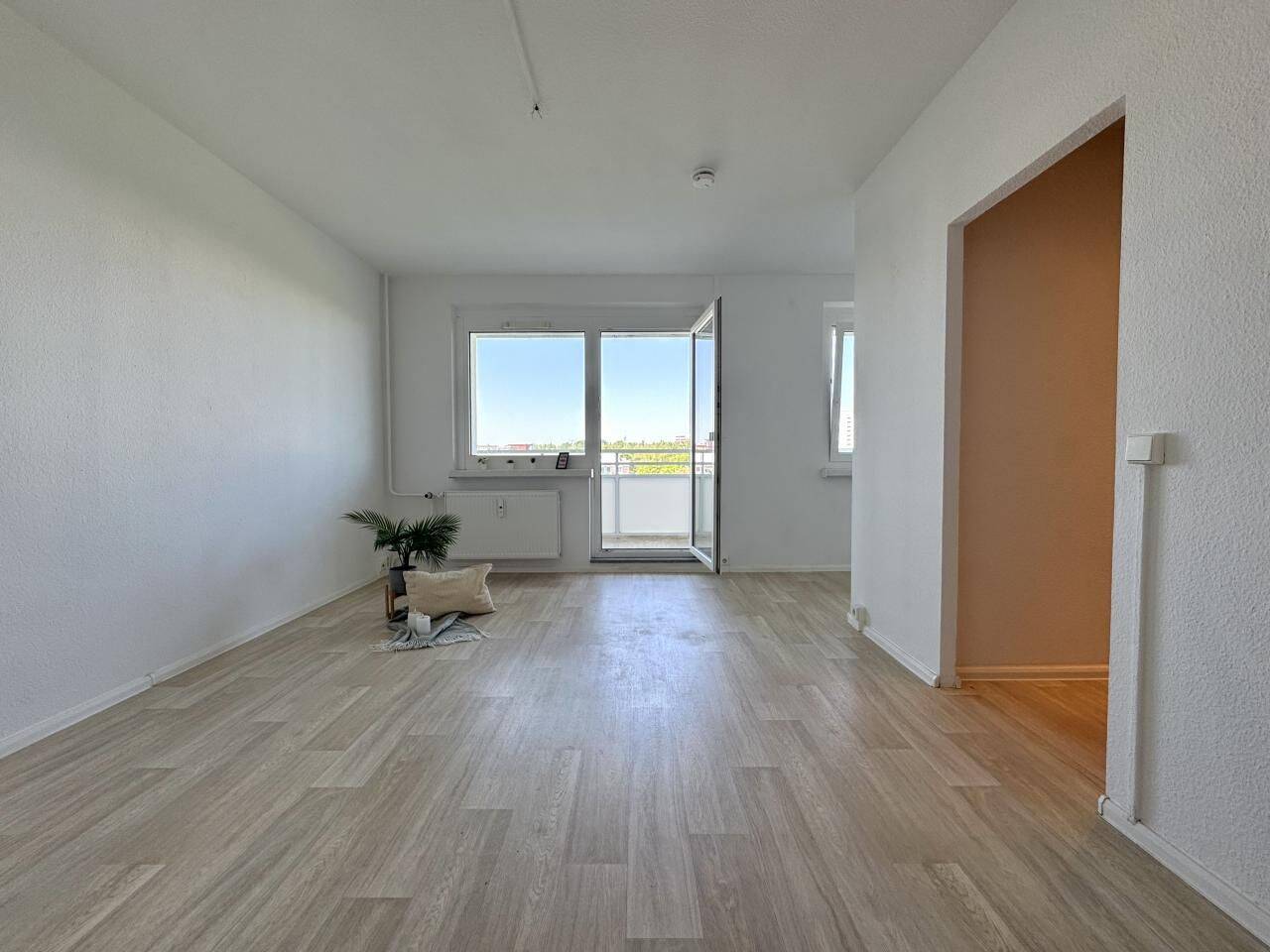 1-Raum-Wohnung mit top Aussicht aus 10. Etage und Einbauküche – Chemnitz – Vorschaubild 5