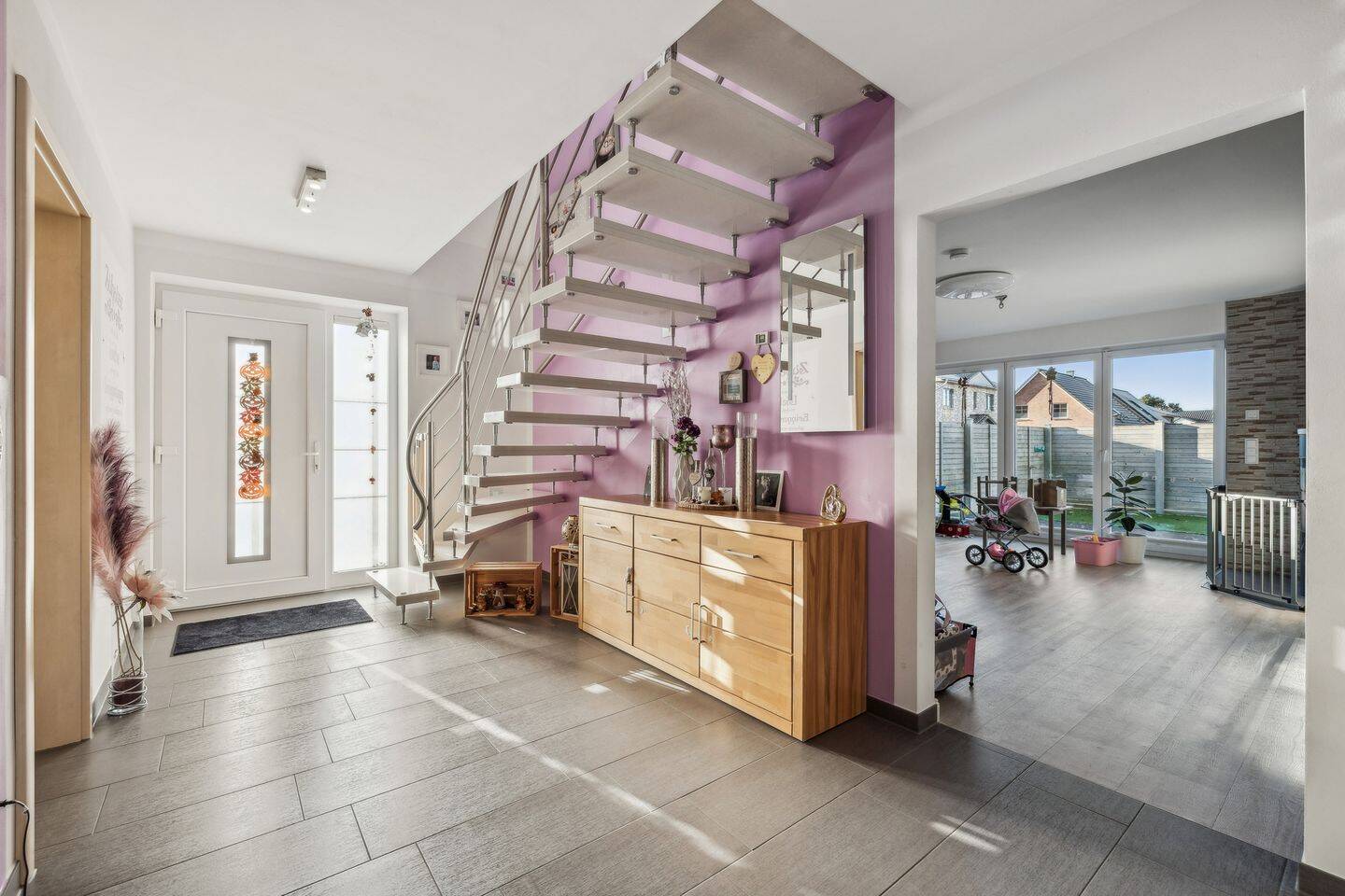 Niebüll! Exklusives, energieeffizientes Haus mit viel Platz kurz vor Sylt – Niebüll – Vorschaubild 2