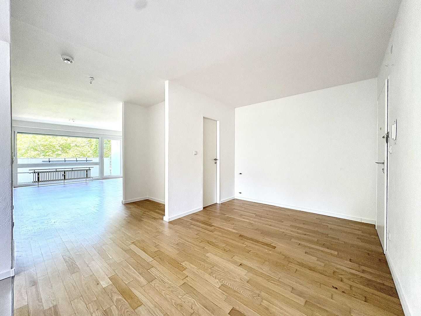 Frisch renovierte 2-Zi.-ETW mit Garagenstellplatz und Loggia in sehr gepflegter Wohnanlage – Ingolstadt – Vorschaubild 4