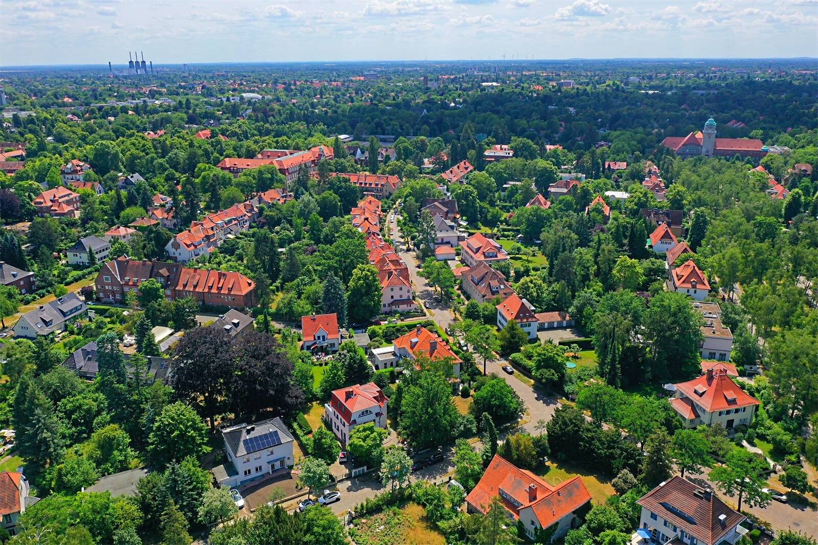 NEUER KP- ERSTKLASSIGE TERRASSEN-WOHNUNG - DIREKT AM POOL - 2.500 qm Parkgrundstück – Berlin – Vorschaubild 5