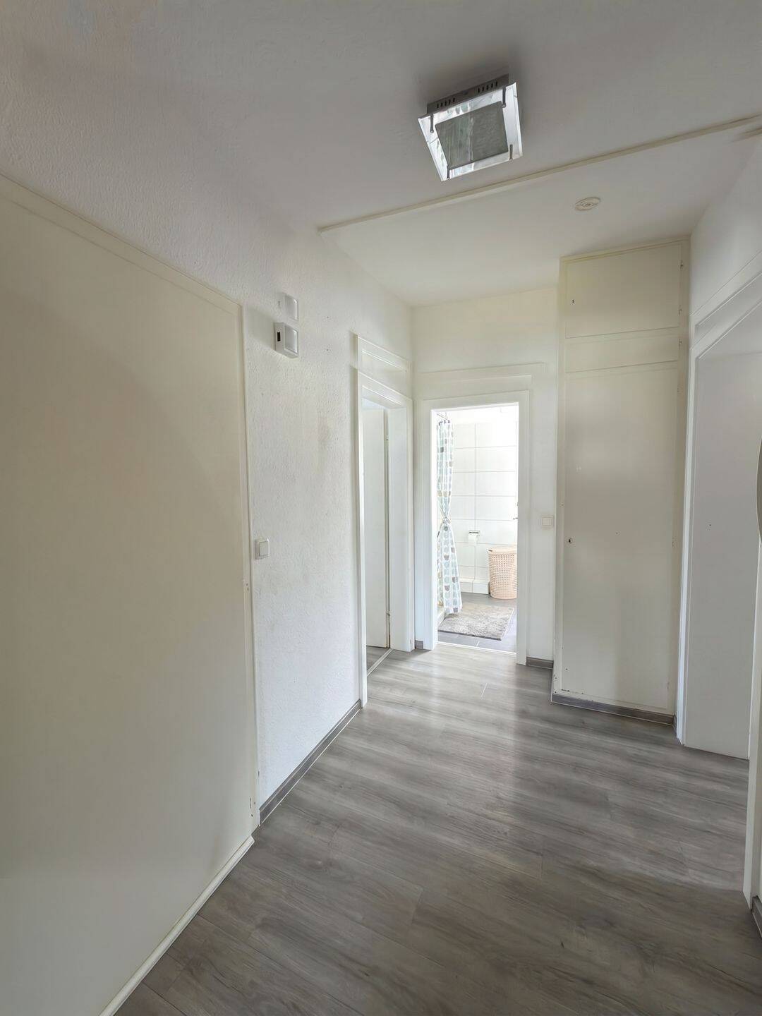 Großzügige 3-Zimmer-Wohnung mit offener Küche, Balkon & Garten in Leverkusen-Rheindorf Süd – Leverkusen – Vorschaubild 2