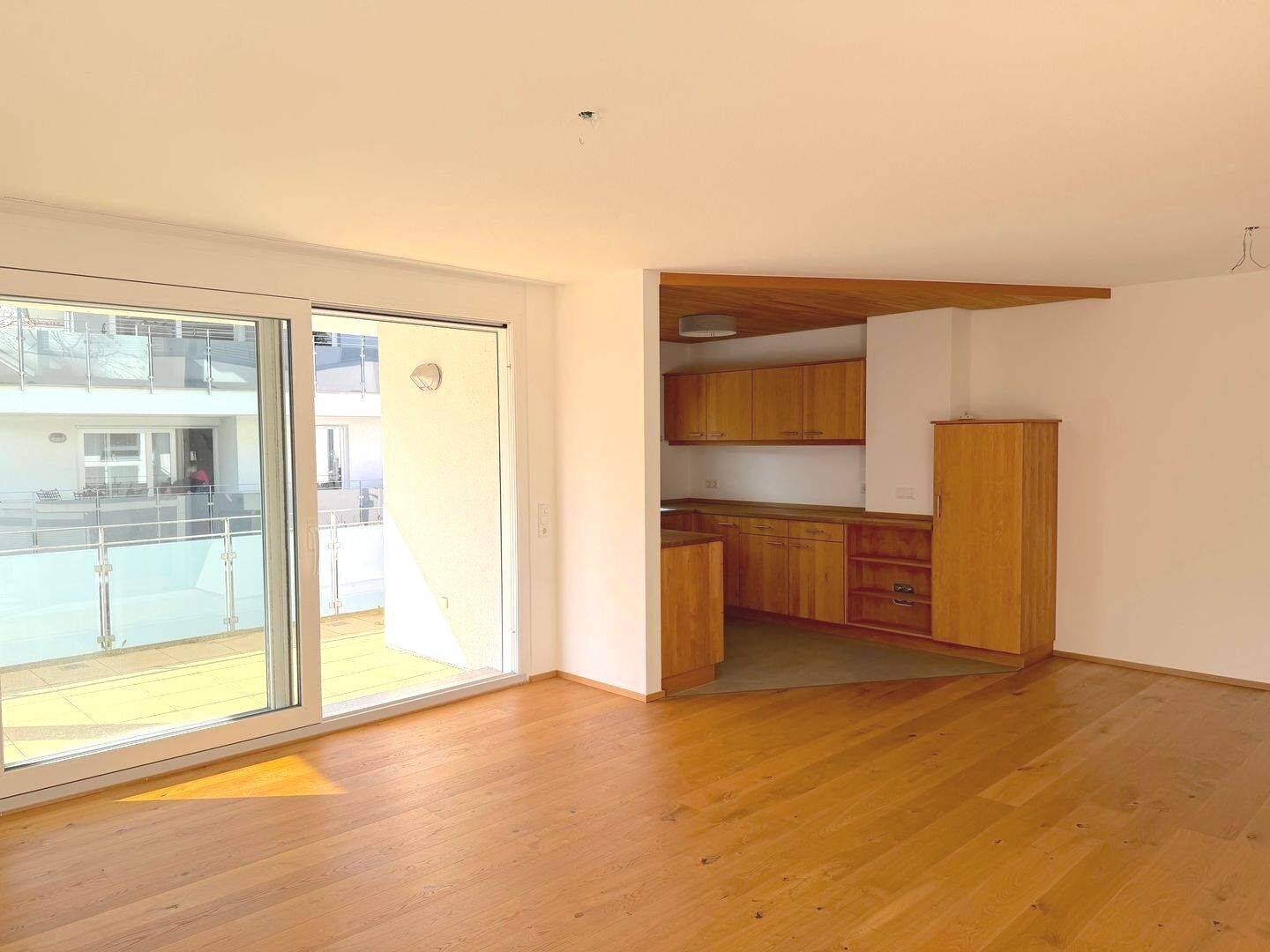 Exklusive 4-Zimmer Wohnung mit EBK + TG-Stpl. im Freiburg Osten – Freiburg im Breisgau – Vorschaubild 3