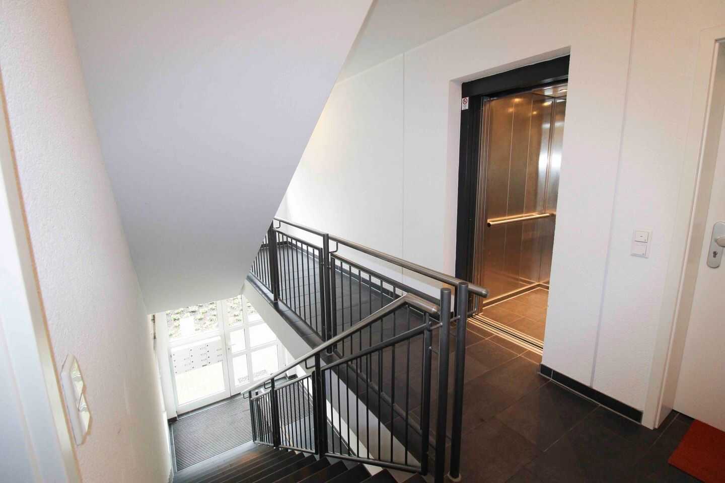 Modernisierte 2-Zi.-Whg. mit Balkon, Garage & Aufzug in ruhiger Lage von BI-Brake/Stedefreund – Bielefeld – Vorschaubild 9