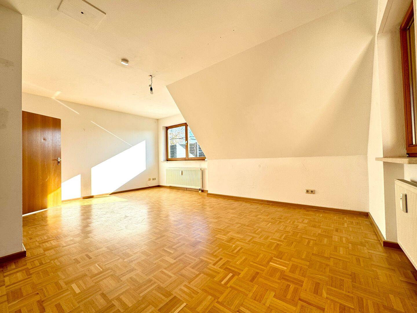 FREIE, HELLE 3 ZIMMER-DG-WOHNUNG MIT GROßEM BALKON UND EIGENEM GARTEN IN SCHÖNER WOHNLAGE – Augsburg – Vorschaubild 7