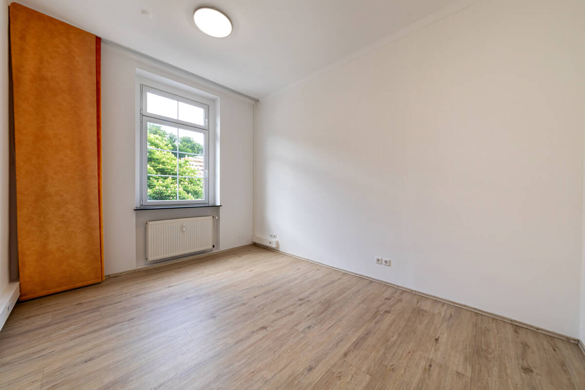 LUKRATIVES RENDITEOBJEKT! Wohn-und Geschäftshaus mit 8 Einheiten und 16 Stellplätzen in Schlangenbad – Schlangenbad – Vorschaubild 6