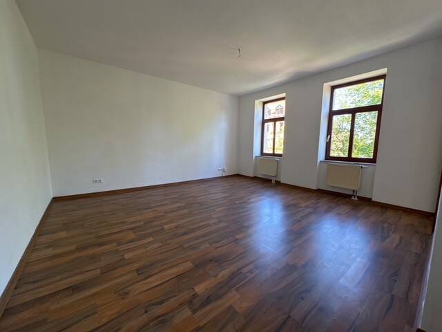 1. OG mit Laminat / großer Balkon / begrünter Innenhof – Chemnitz – Vorschaubild 4
