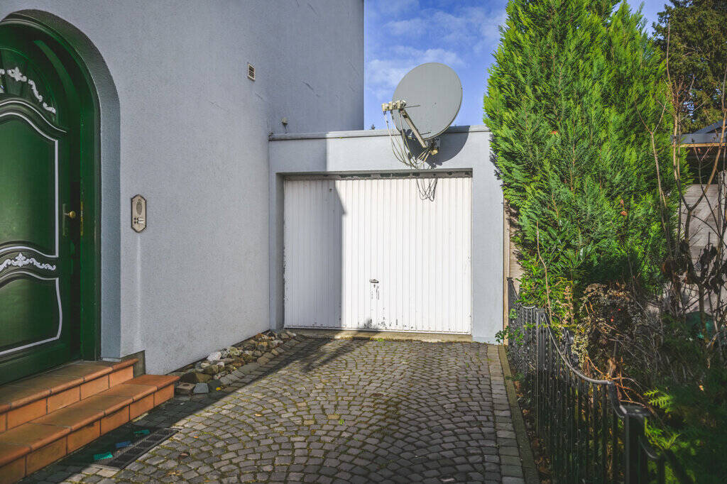Attraktives Zweifamilienhaus mit 2 Garagen, großem Grundstück und sonnigem Garten in begehrter Lage! – Aachen – Vorschaubild 4