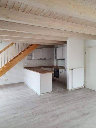 Schicke 3 Zimmer-Studio-Wohnung mit Einbauküche, Balkon, neuwertiges Duschbad und Kellerraum