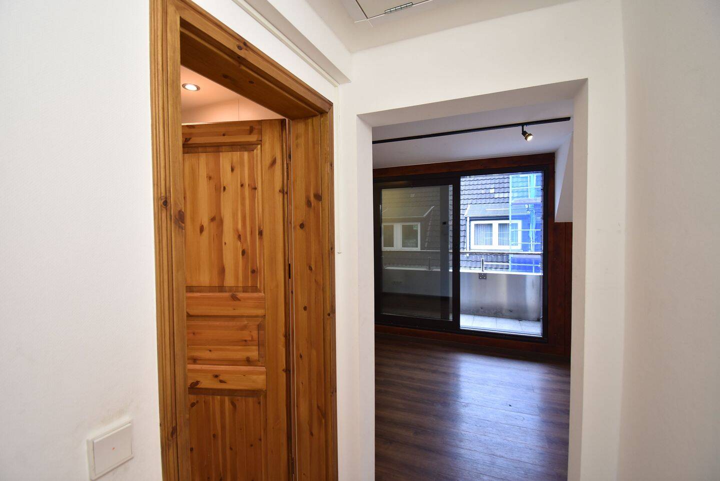 Mitten in D-Altstadt! Modernes Apartment mit Balkon – Düsseldorf – Vorschaubild 4