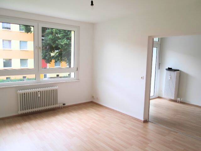 Komfortabel wohnen: Helle Räume, Balkon und perfekte Infrastruktur für Familien – Salzgitter – Vorschaubild 3
