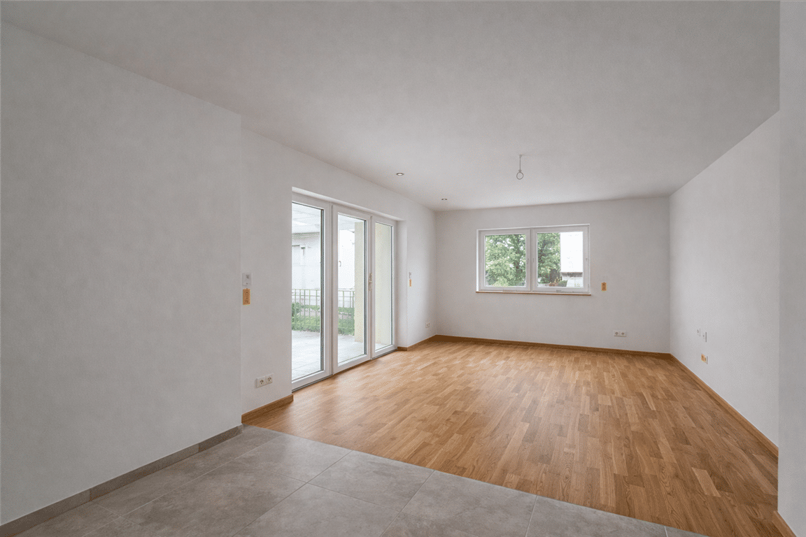 Zweitbezug nach Kernsanierung- 3 Zimmerwohnung, Bad mit Wanne und Dusche, Terrasse, Fußbodenheizung