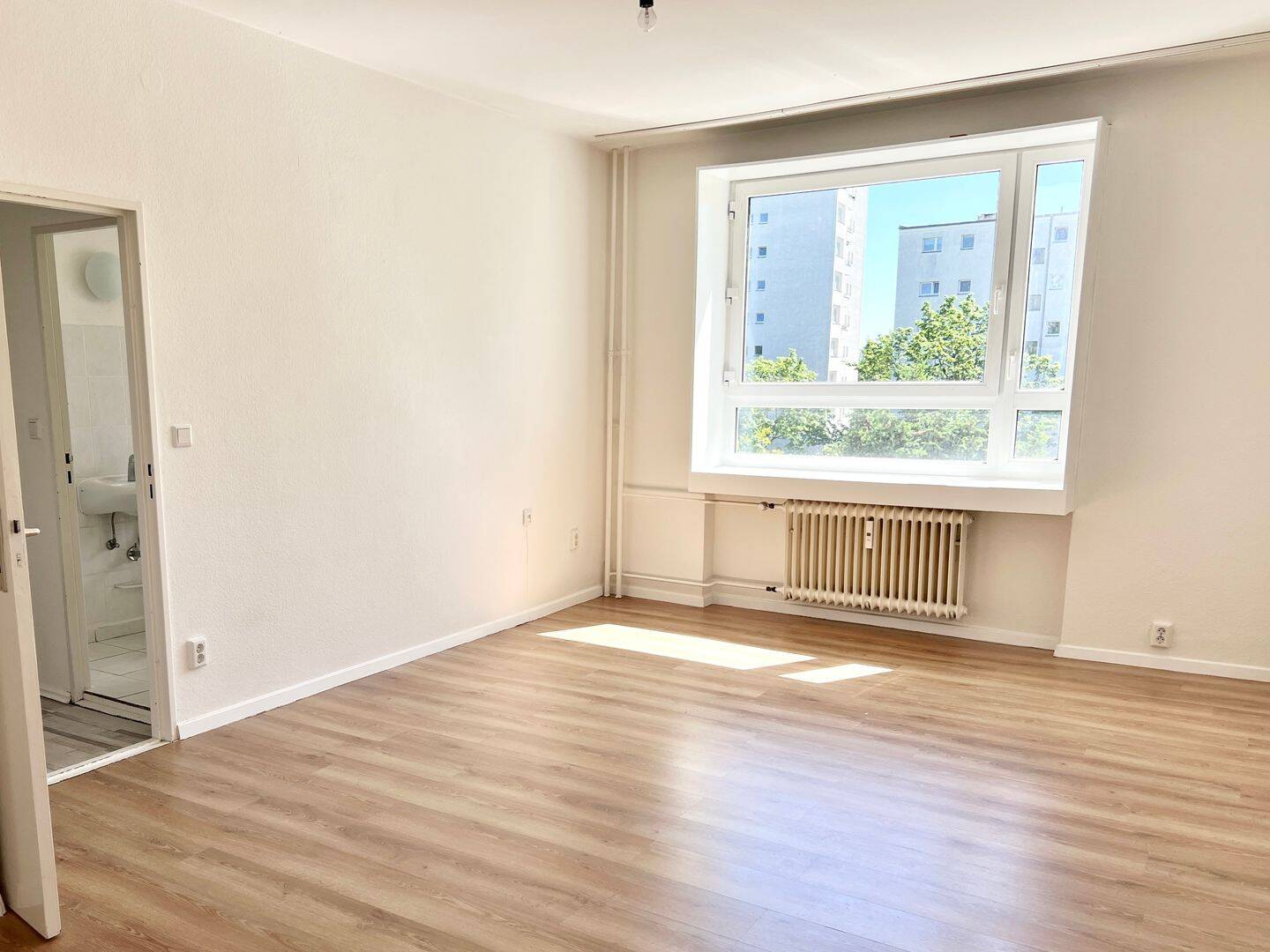 Bezugsfreie + helle 2-Zi-Whg. ZENTRAL in Tempelhof + Süd-Balkon + Lift + Keller – Berlin – Vorschaubild 2