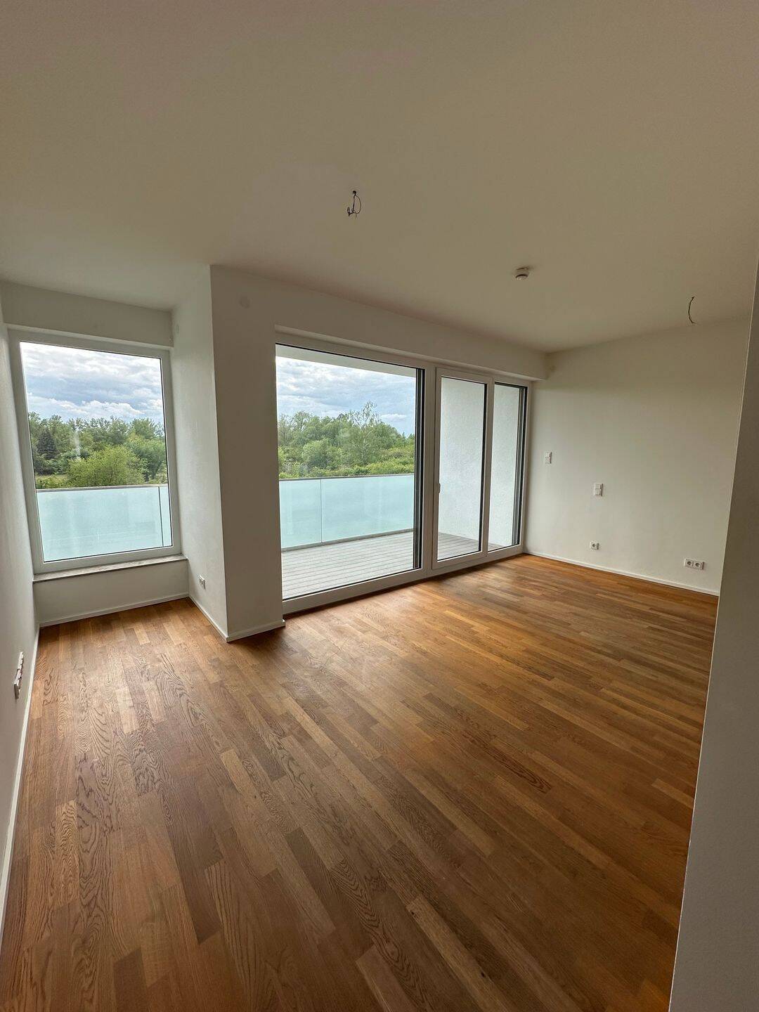 Familiengerechte 3-Raumwohnung am Lindenauer Hafen mit Blick auf den Kanal und großem Balkon – Leipzig – Vorschaubild 2