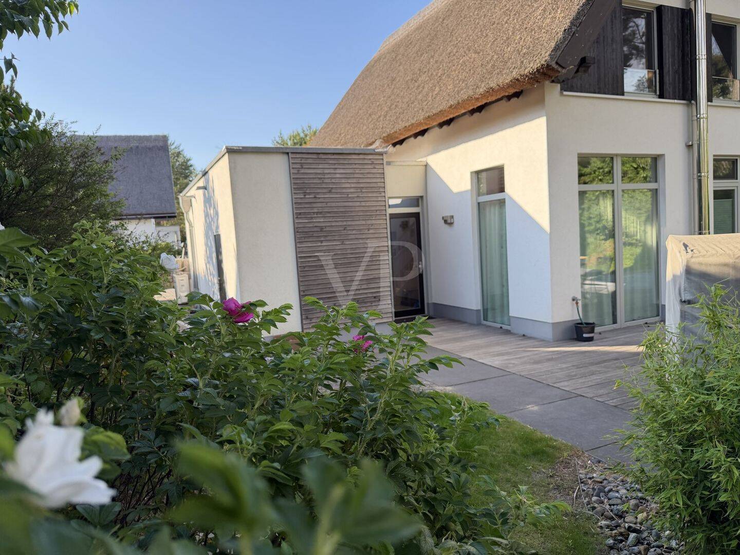 Reetgedecktes Ferienhaus mit Kiefernschatten und Ostseeluft – Karlshagen – Vorschaubild 4