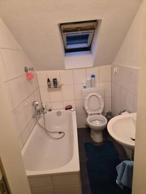 Schöne vermietete Dachgeschosswohnung in Essen-Dellwig zur Selbstnutzung oder Kapitalanlage – 45357 Essen – Vorschaubild 4