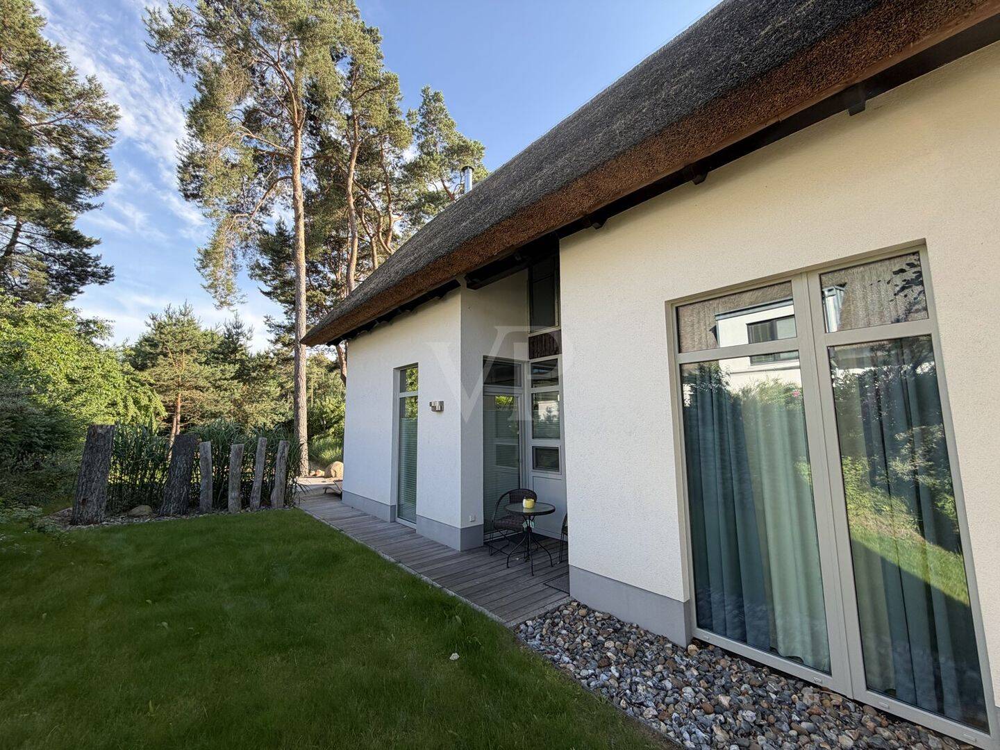 Reetgedecktes Ferienhaus mit Kiefernschatten und Ostseeluft – Karlshagen – Vorschaubild 3