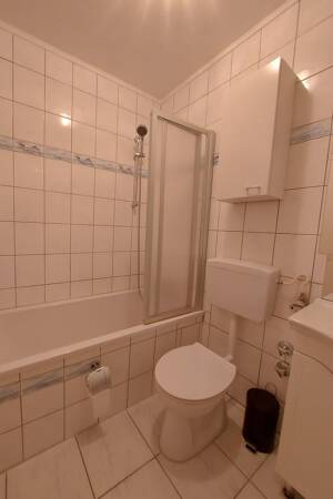 Schöne 2-Zimmer-Wohnung mit Einbauküche, Keller und Außenstellplatz – 63454 Hanau – Vorschaubild 7