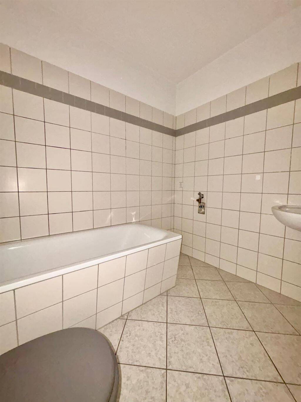Wohnen in UNI-Nähe -- 2.Zi.-Whg. mit Balkon !! – Chemnitz – Vorschaubild 5