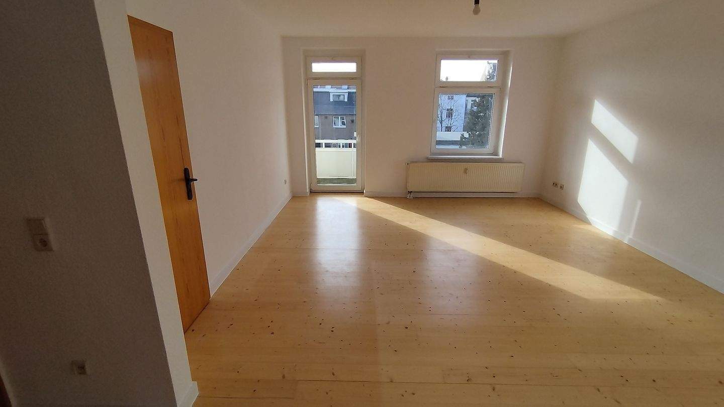 Wohlfühloase in Leipzig-Alt-Lindenau: Zwei-Zimmer-Wohnung mit Balkon und Garten – Leipzig – Vorschaubild 3