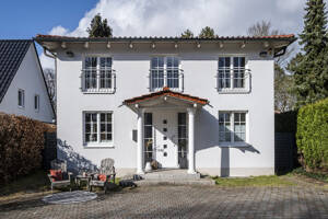 Ruhe, Raum und Stil: Einfamilienhaus mit 6 Zimmern und ca. 762 m² Grundstück – 22397 Hamburg – Vorschaubild 3