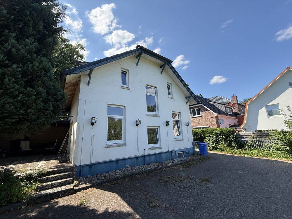 6-Zimmer EFH mit Terrasse, Teilkeller und diverse Stellplätze im Stadtzentrum – Bad Bramstedt – Vorschaubild 2