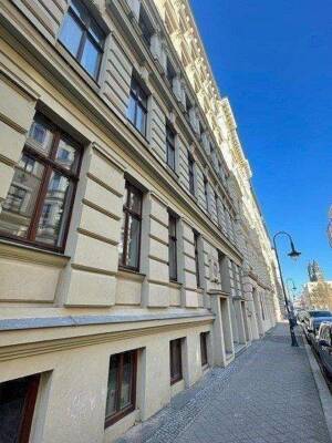 Große Maisonette 2,5 Raum Wohnung, mit Wohnküche, Gäste-WC und 2 Balkonen. – 39104 Magdeburg – Vorschaubild 2