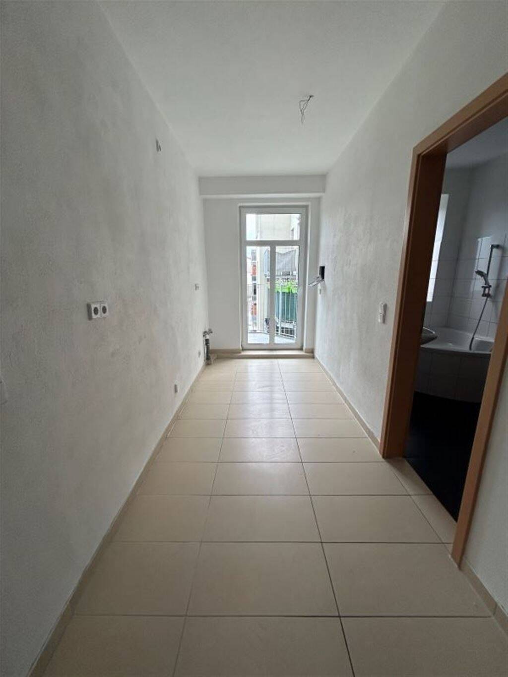 Großzügige 3-Zimmer mit Laminat, Balkon und Eckwanne in guter Lage – Chemnitz – Vorschaubild 6