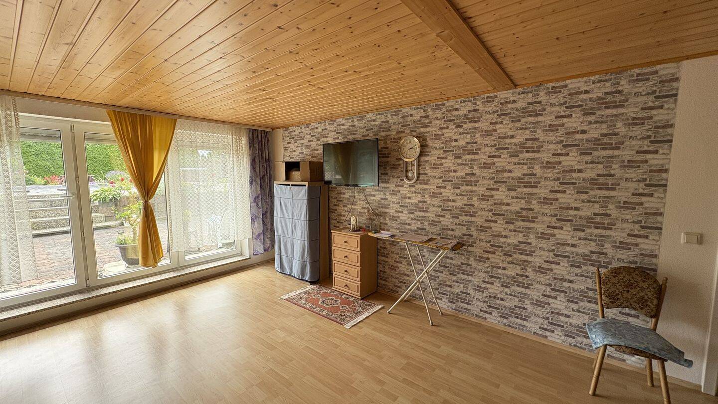 Traumhaftes Einfamilienhaus mit Pool und idyllischem Gartenambiente – Bad Lausick – Vorschaubild 4