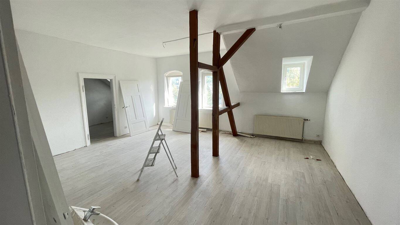 Modernisierte DG-Wohnung mit 3 Zimmern & gr. Wohnküche*nur 200m zum S Hilbersdorf*