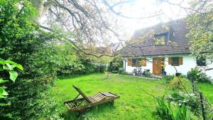 RESERVIERT Sehr schöne Doppelhaushälfte mit Terrasse und eingewachsenen Garten in Erlangen-Hüttendorf