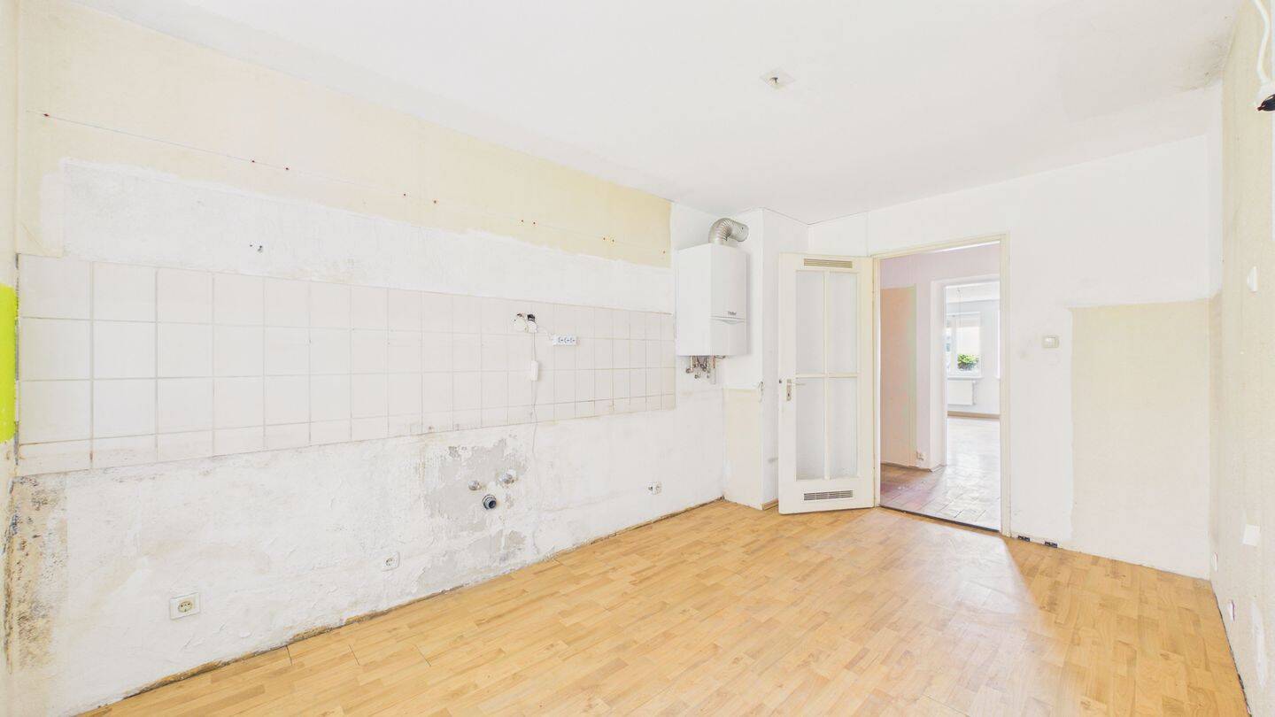 HEGERICH: Altbauwohnung mit Potenzial - 3 Zimmer im Erdgeschoss zur individuellen Gestaltung – München – Vorschaubild 6
