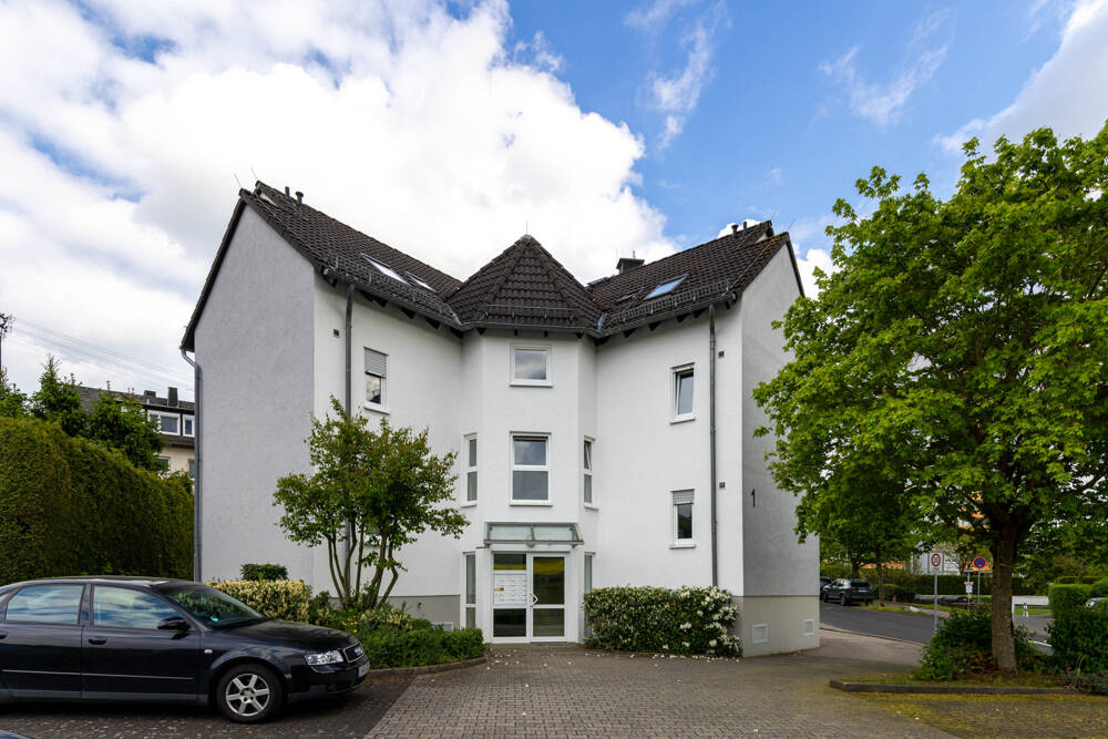 Kl. Wohnung mit Loggia mit TGP sowie 1 PKW Abstellplatz in schönem gepflegten Haus als Kapitalanlage