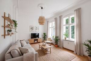 Charmante 2-Zimmer-Wohnung mit Stuck in Prenzlauer Berg – 10439 Berlin – Vorschaubild 1