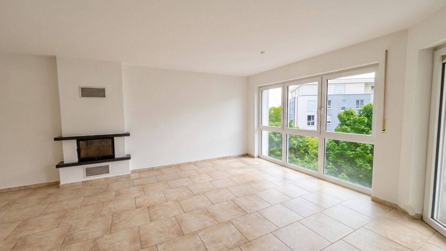 Wohnen mit Ausblick: Moderne 3-Zimmer-Wohnung mit Balkon, Kamin & TG-Stellplatz Wiesbaden-Klarenthal – Wiesbaden – Vorschaubild 3