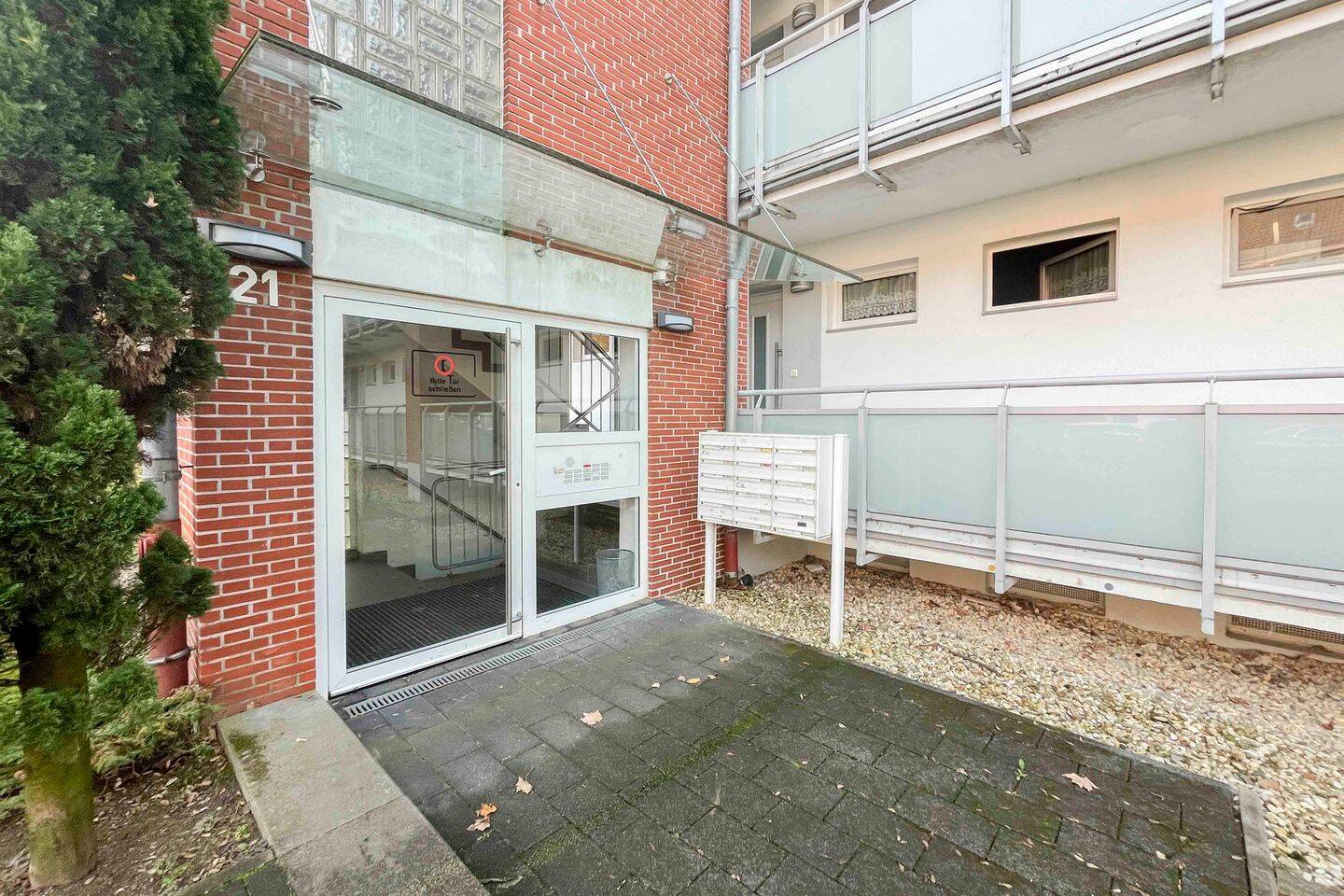 ETW für KAPITALANLEGER: Dauerhaft vermietet, 1-Zimmer mit Loggia – Erkrath – Bild 1 von 9